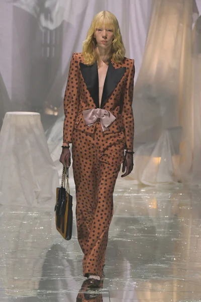Look 35